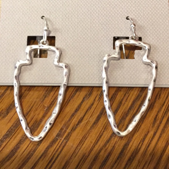 Silver Tone Arrowhead Earrings. KC Chiefs! - Picture 2 of 3